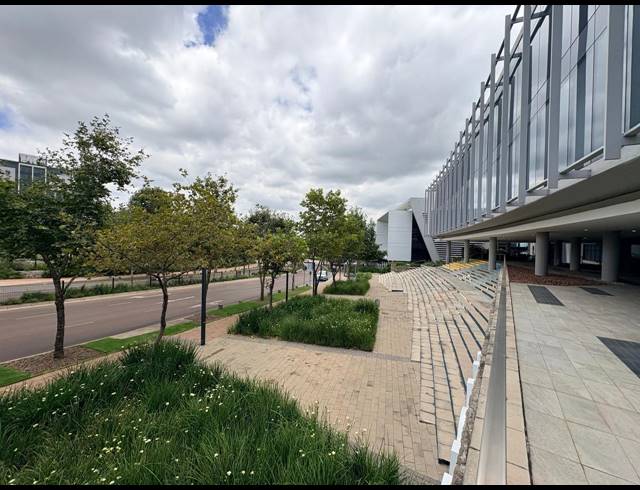 1,292M² OFFICE TO LET IN WATERFALL